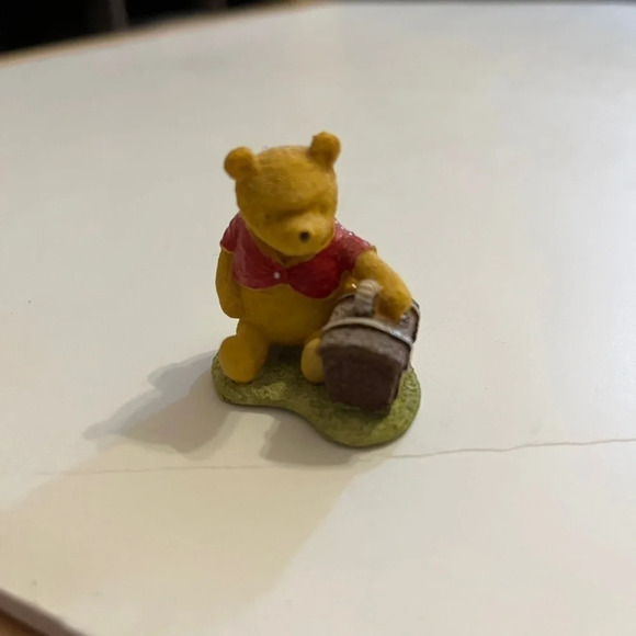 R & R Hill Disney Winnie The Pooh Hand Painted Figurine Picnic Basket Vintage - Picture 1 of 11